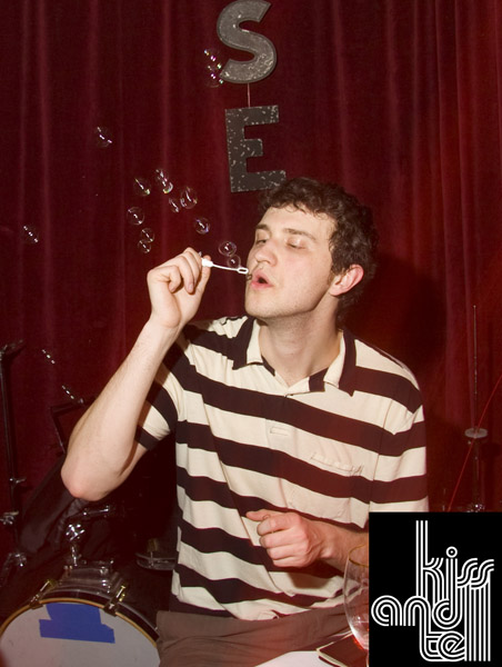 kiss0308-081
